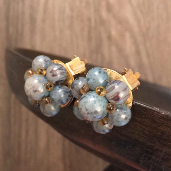 Vintage Beaded Clip Earrings Flower Shape - Picture 3 of 8